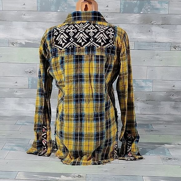 Gimmicks by BKE Plaid Button Down Shirt sz Small - Picture 3 of 5